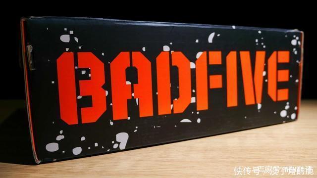 颜值设计双满分!首款“高端外场实战鞋”究竟有何玄机