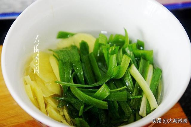 这菜饭馆几十元一盘,自己做十几元全家吃一顿,好吃又解馋