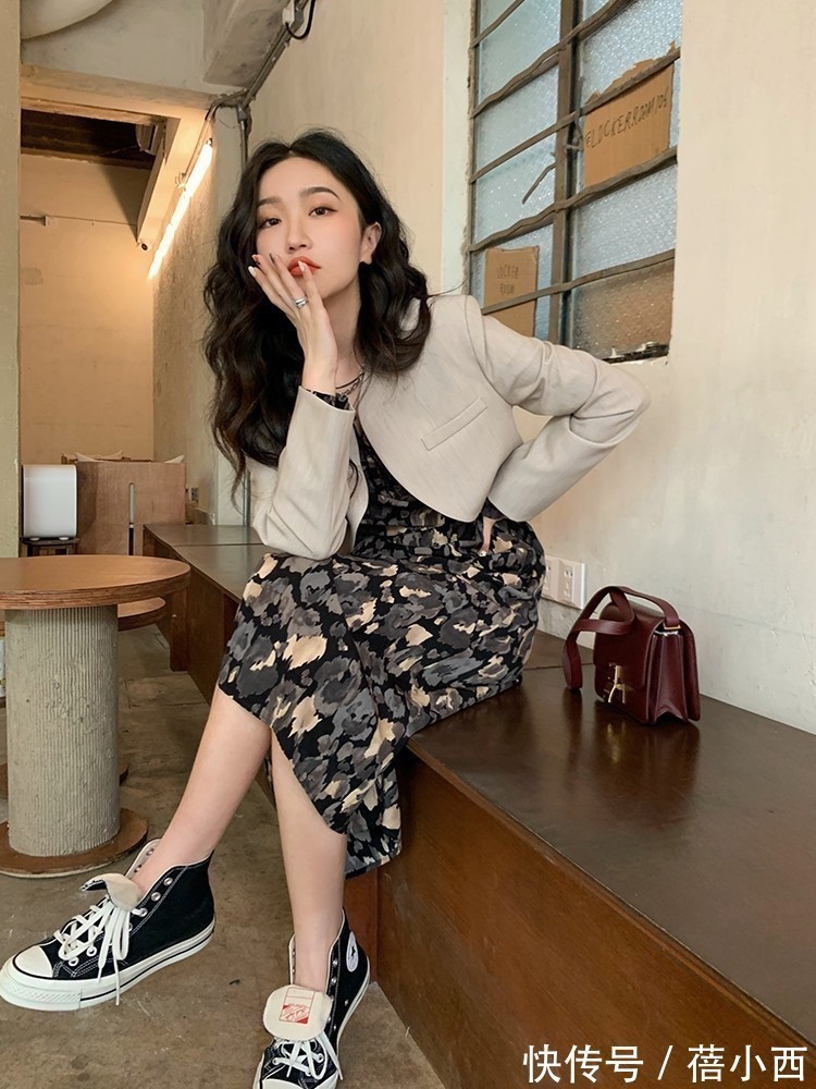 秋季 真正有品味的女人,入秋第1套搭配首选“外套+裙子”,时髦又高级