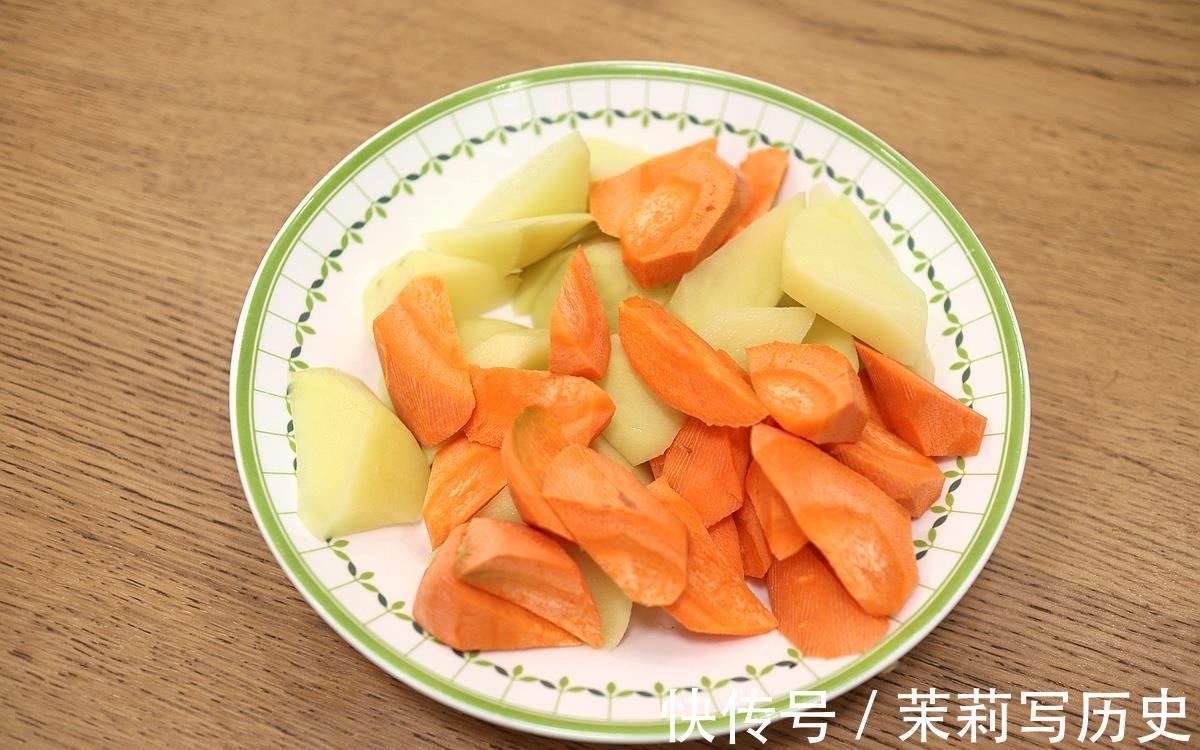 入味|浓香入味的土豆焖鸭,口感一点儿不输黄焖鸡,低脂少油更省事