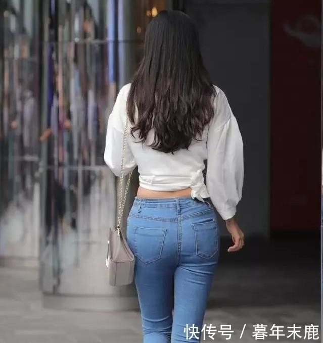 盈盈|高挑紧致的牛仔裤美女，小蛮腰盈盈一握，羡煞旁人