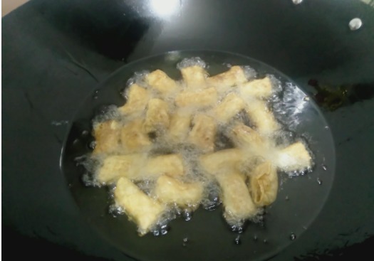  我家三天两头就会做，外脆里香嫩，既可做早餐又能当零食，太香了