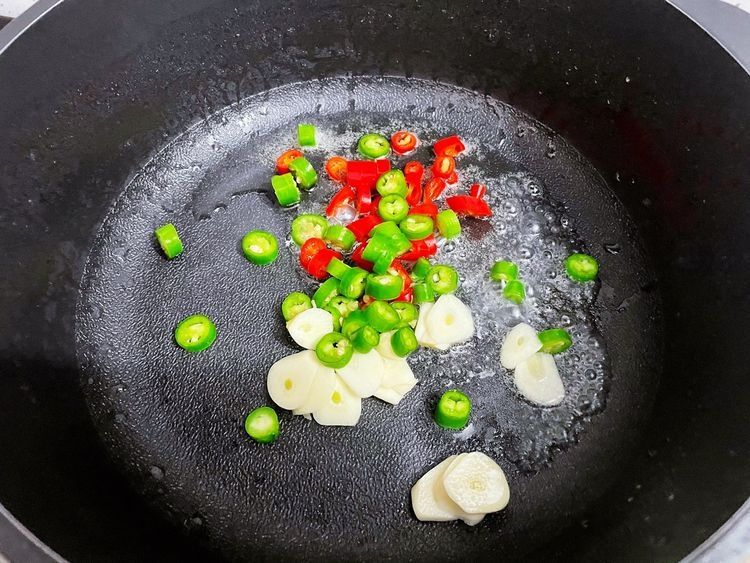 天寒地冻,暖身体适合多吃羊肉,酸菜配羊肉,开胃又下饭