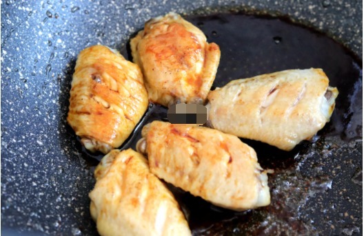 红烧鸡翅这样做，味道一点不输可乐鸡翅，香浓可口，做法还超简单