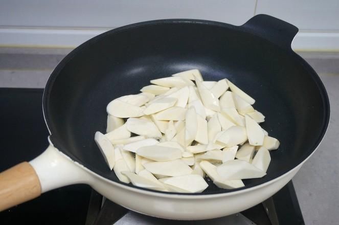 这菜比肉还贵,常吃补钙、强筋骨,就算家里再穷也要常给孩子吃