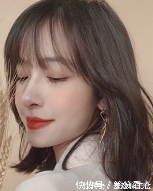 辛芷蕾 圆脸女生拒绝光明发型,几款减龄显瘦发型了解下,直男都眼前一亮
