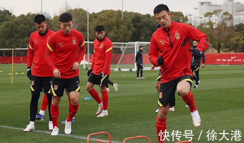 阵容|国足阵容迎巨变!头牌被动退出集训,旅欧10年新星上位:海归圆梦