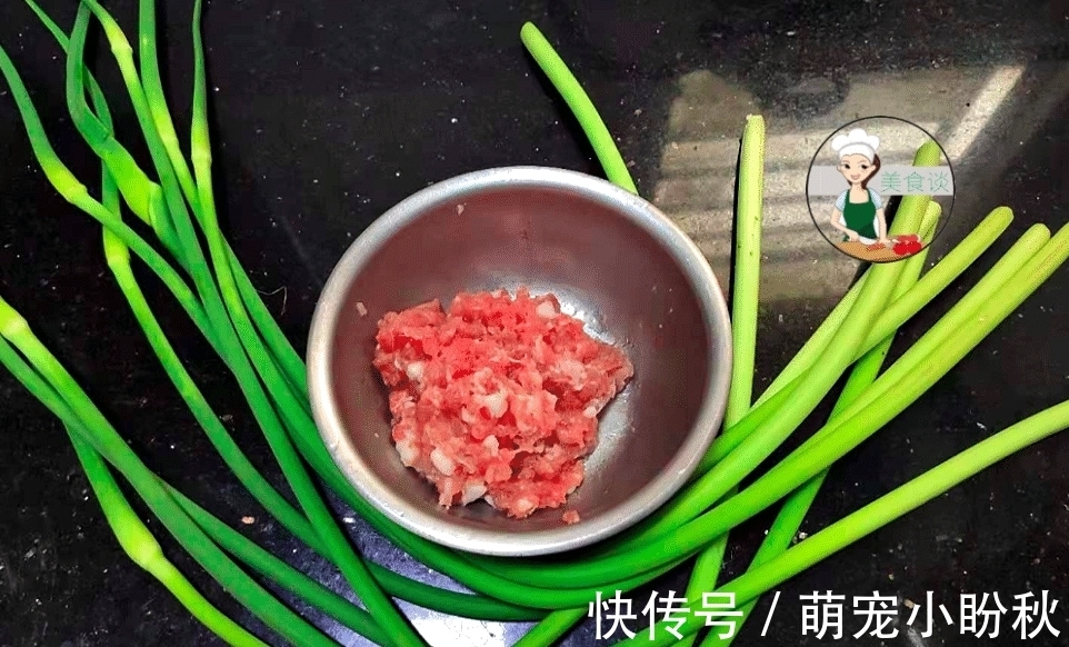鲜香|菜市场遇到它别手软，被誉为“天然青霉素”，切粒炒着吃，鲜香爽脆
