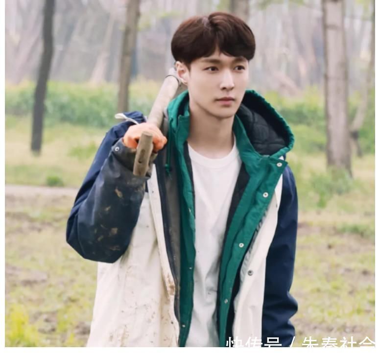 颜值|张艺兴颜值管理崩塌，清早素颜状态被吐槽不如素人，这还是男神？
