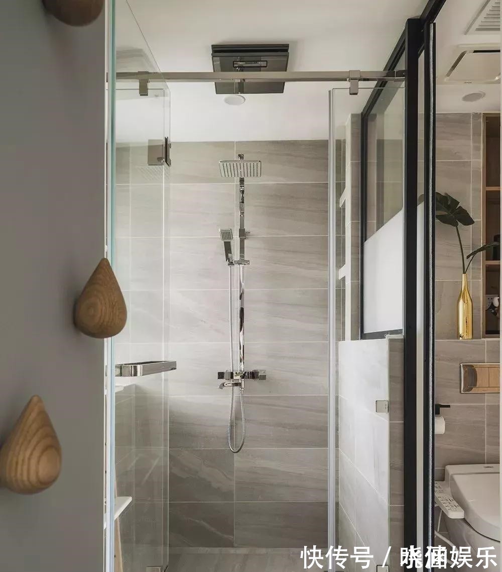 卫生间门|小夫妻78㎡小家比120㎡还宽敞,空间利用到极致,温馨又通透!