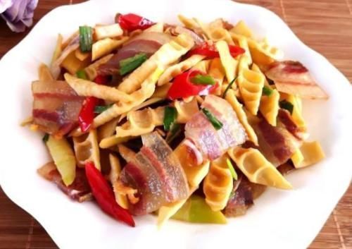 新鲜肉|炒腊肉时，不要切了就炒，牢记3个技巧，腊肉吃着香，口感好