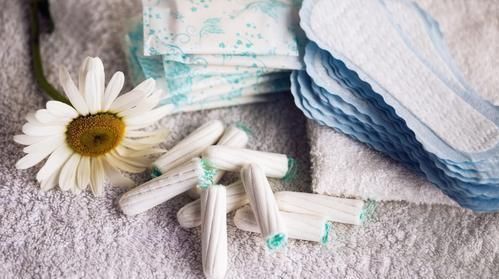 暖心|女孩来“初潮”浑然不知,女子暖心帮助获赞无数,网友暖心阿姨