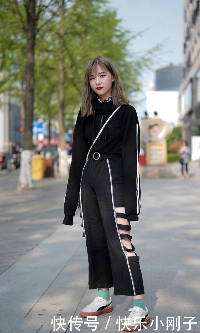 小姐姐|时尚穿搭，美女一身白色系的搭配，温婉又气质十足