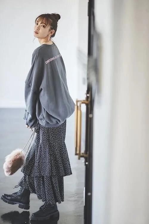 女人一旦过了45岁，一定要学会“减法穿搭”，时髦高级显气质如何打造＂减法穿搭＂