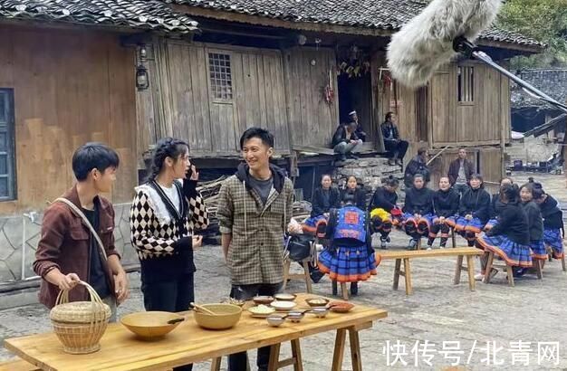 谢霆锋杨超越合体现身贵州荔波“农家兄妹”划木船悠闲惬意