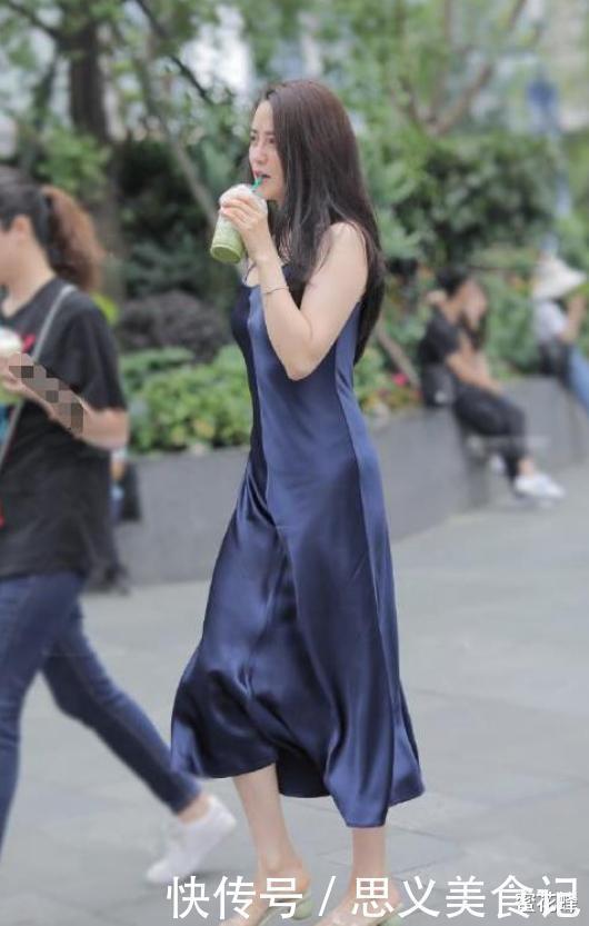 裙子|外面风这么大,妹子穿着这么丝滑的裙子外出很危险吧