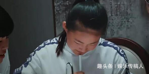 节目|变形计农村娃首次吃火锅，点单时被城市妈怒吼，网友还录着呢