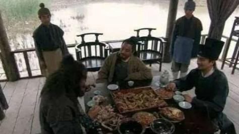 童贯|宋江临死前为何毒死李逵?只因李逵知道宋江一个天大的秘密!