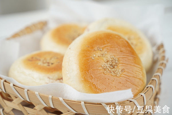 爆浆豆沙饼，咬一口软乎乎的豆沙饼，后悔没有早点制作