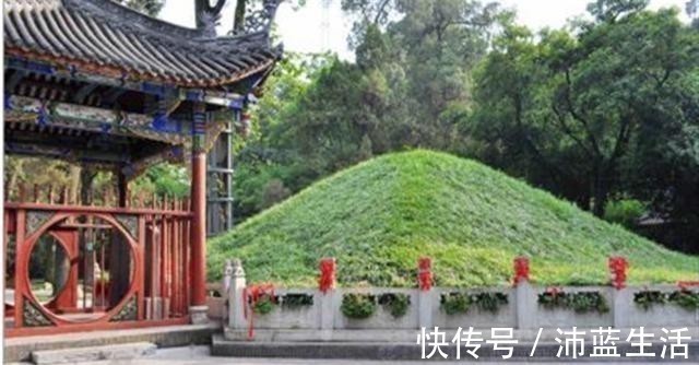 刘伯温$刘伯温为找天书,挖开诸葛亮墓,看到墓中一行字,马上匆匆离开