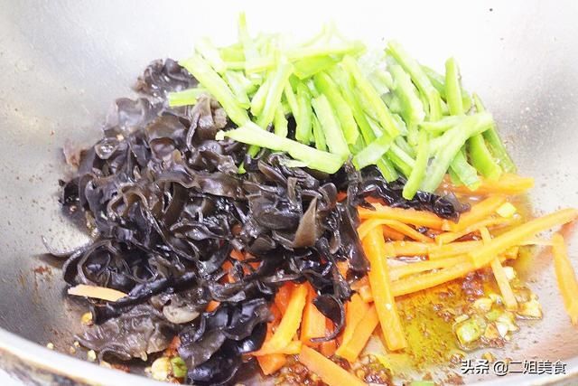 做豆腐小炒,牢记别直接下锅炒豆腐,多做2步,入味还不容易碎