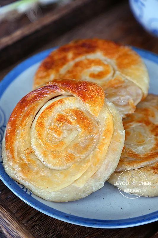 不用和面的牛肉饼，外酥里嫩，一卷一烙，比叫外卖还快