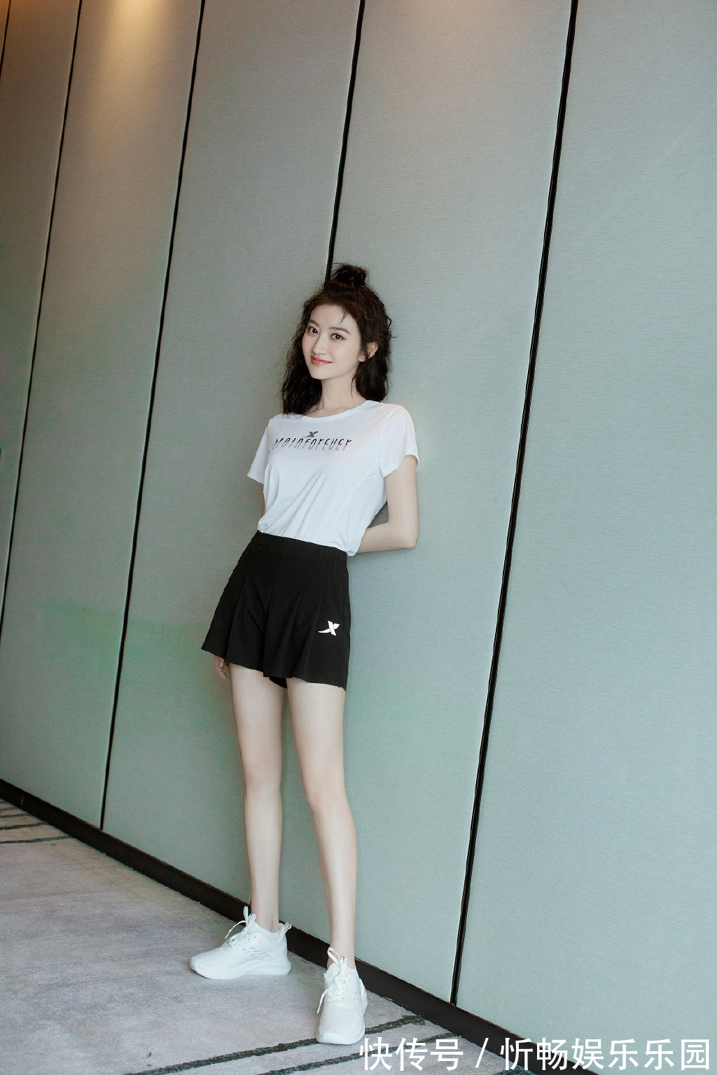 t恤|奔三奔四女性留什么样发型好看,明白几点发型知识就够,年轻貌美