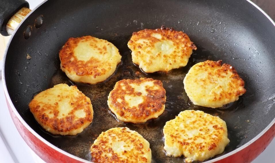 外酥|萝卜丝馅饼,外酥里嫩,口感软嫩香甜,营养丰富又美味,做法简单