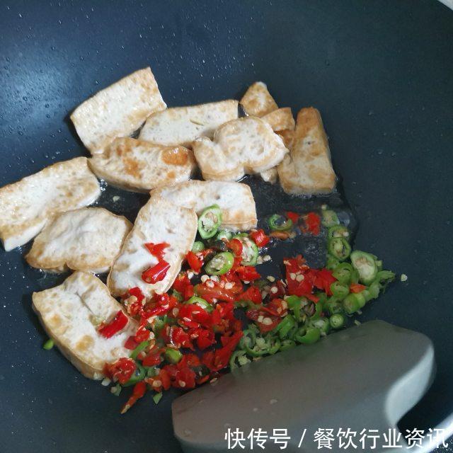 下饭|水煮豆腐,简单美味,超级下饭