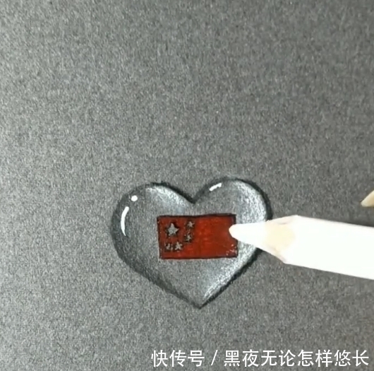 五星红旗!美术生画爱心水滴,还加了五星红旗,网友:又被美术生圈粉了