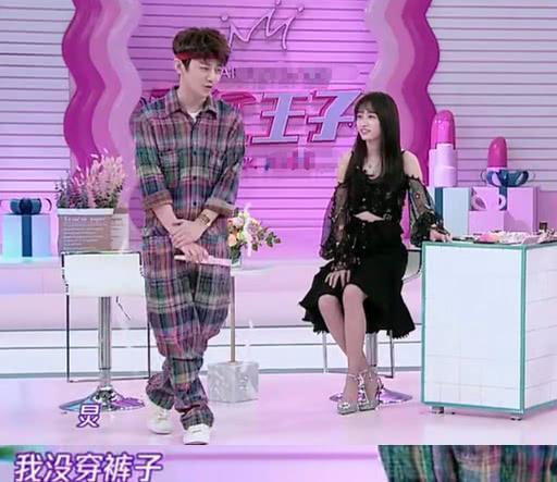 谢娜录节目忘穿裤子,场上无一人提醒,只得尴尬求助何炅!