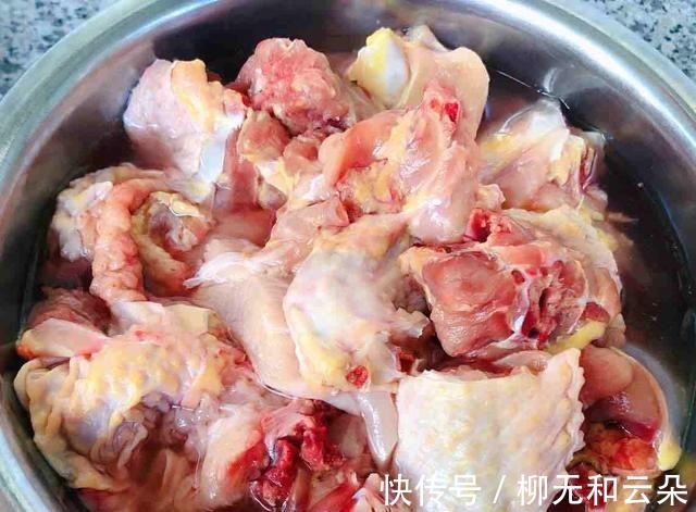白果仁|鸡汤鲜美可口，酒香微微，鸡肉耙烂，糯软不柴，喝汤吃肉两相宜！