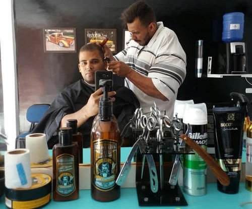 块头|手臂最粗的理发师,全身肌肉隆起,自称绿巨人