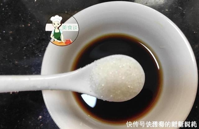 白醋|炒茄子时，直接下锅就错了，大厨教您一招，茄子香软，不油不发黑！