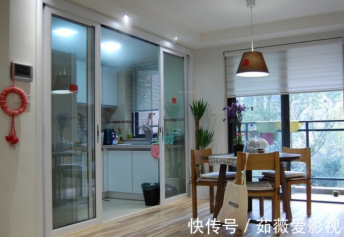 配件|周末去同事家蹭饭,才知道厨房推拉门早过时了,聪明人都这样装