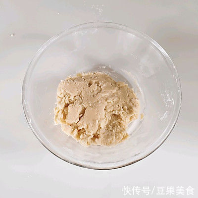 黑芝麻|#一口新年味，全家享佳味#传统老式桃酥