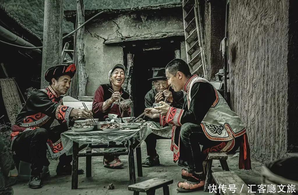 莎朗|2021端午,四川茂县民众载歌载舞欢度羌族“瓦尔俄足”节