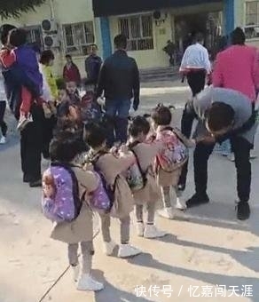 小情人|四胞胎姐妹去幼儿园,爸爸意外惹人羡慕,前世的小情人都来了