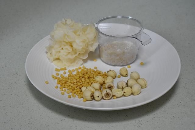 莲子绿豆|夏秋交替适合煮这粥，清香营养，软糯顺滑，胶质满满，做法很简单