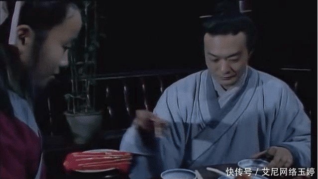  蟹八|红楼梦：甄士隐中秋宴请贾雨村，吃蟹时有谁注意到这东西？