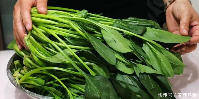 春天,遇到此菜别手软,一次性买10斤,放冰箱冻起来,特省事
