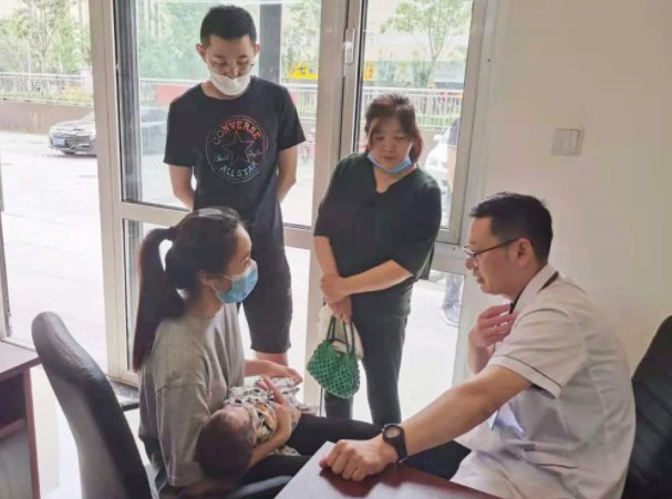 志愿服务队|济南三院多个党支部携手开展义诊活动