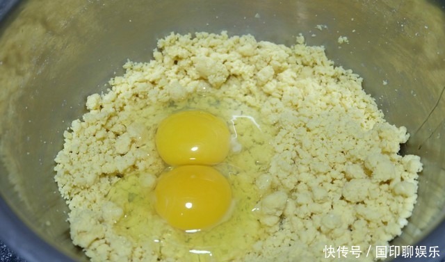 玉米面饼简单又好吃,搅一搅拌一拌,3分钟煎一锅,香软营养好