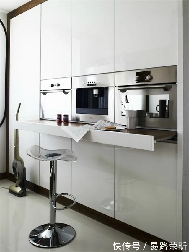 踢脚线|如何在同样的厨房空间里,比别人家多出双倍、四倍、六倍...的收纳空间呢?