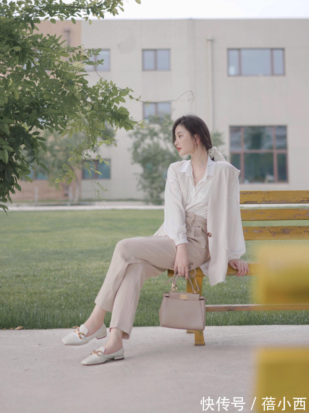 学院风 小白鞋过时了,今年冬季流行“乐福鞋”,搭配裤子、半身裙都高级