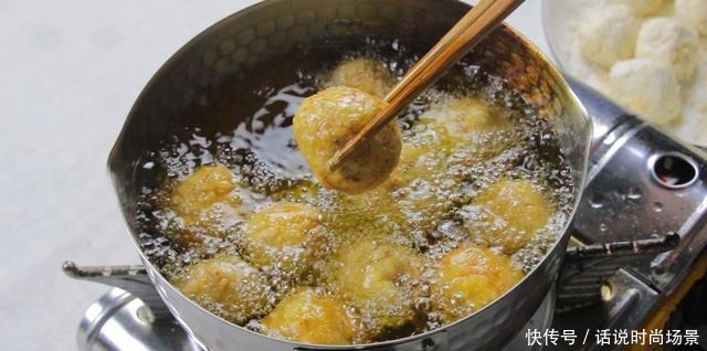 想吃肉丸子,用这种做法,肉末加一块老豆腐,锅里一炸,真香