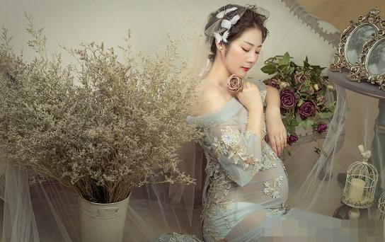 朋友圈|90后孕妈在朋友圈秀“孕妇照”,评论区不堪入目,网友:尺度不小