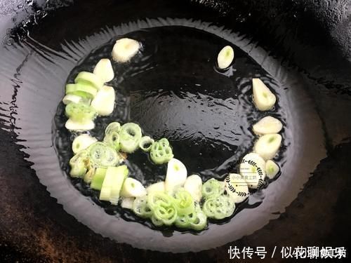 下饭|天冷后,3种食材一锅出,喷香下饭,——营养均衡,别错过