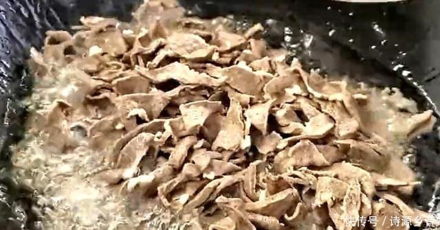 猪身上最便宜的部位,9块钱3个,铁是猪肝3倍,入锅一炸又香又脆