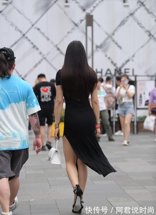 单调|独特优雅的连衣裙装扮简约不失高端，时尚气息扑面而来，唯美俏皮